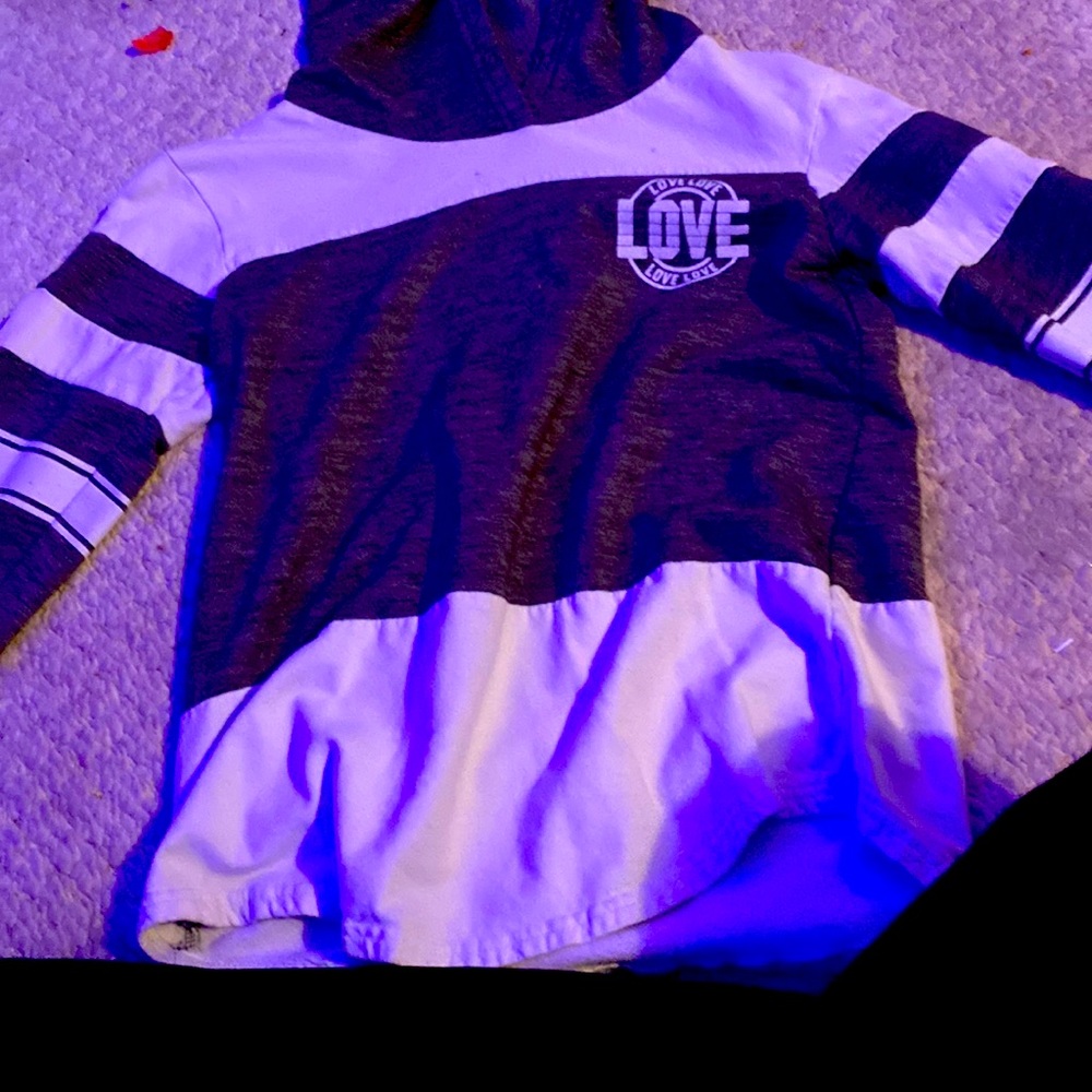 ONfire hoddie gray and white it is a Large